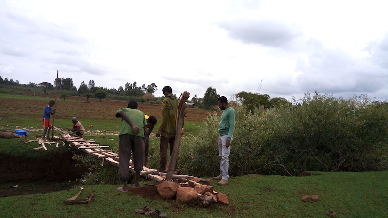 Installing water sampling instruments over a stream. Photo: Feleke Kuraz Sishu/Bahir Dar University.